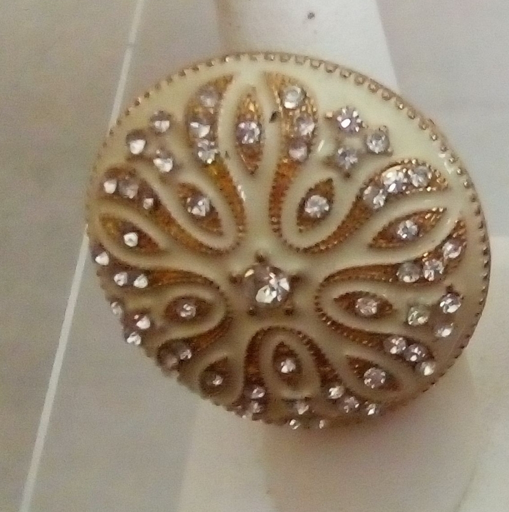 Beautiful off white round Stretchy ring